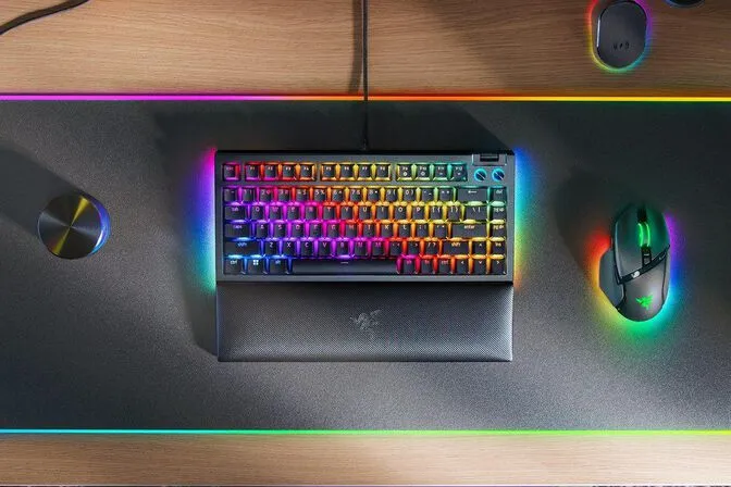Teclado Razer BlackWidow V4 75% (ISO) RGB Tactile Switch (US)