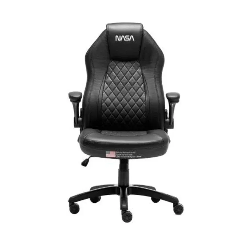 Cadeira gaming ergonómica com encosto alto, pele sintética preta, base metálica e ajuste manual